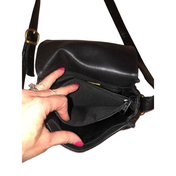 Preswick & Moore Buttery Soft Black Leather Crossbody Bag Purse With Gold Accent - Picture 3 of 9
